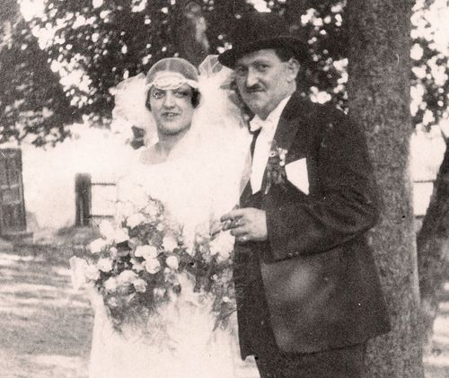 Evini rodičia sa zosobášili v roku 1928.