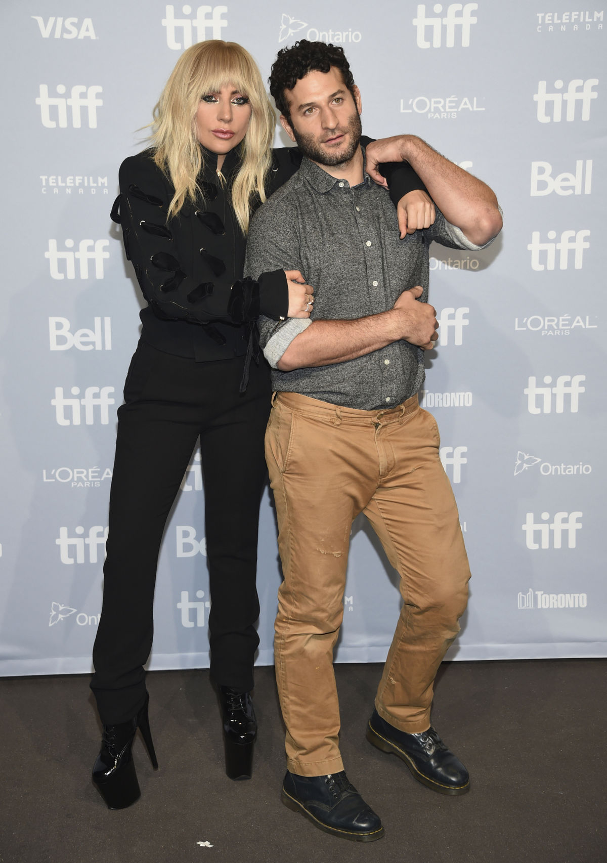 Speváčka Lady Gaga a režisér Chris Moukarbel na...