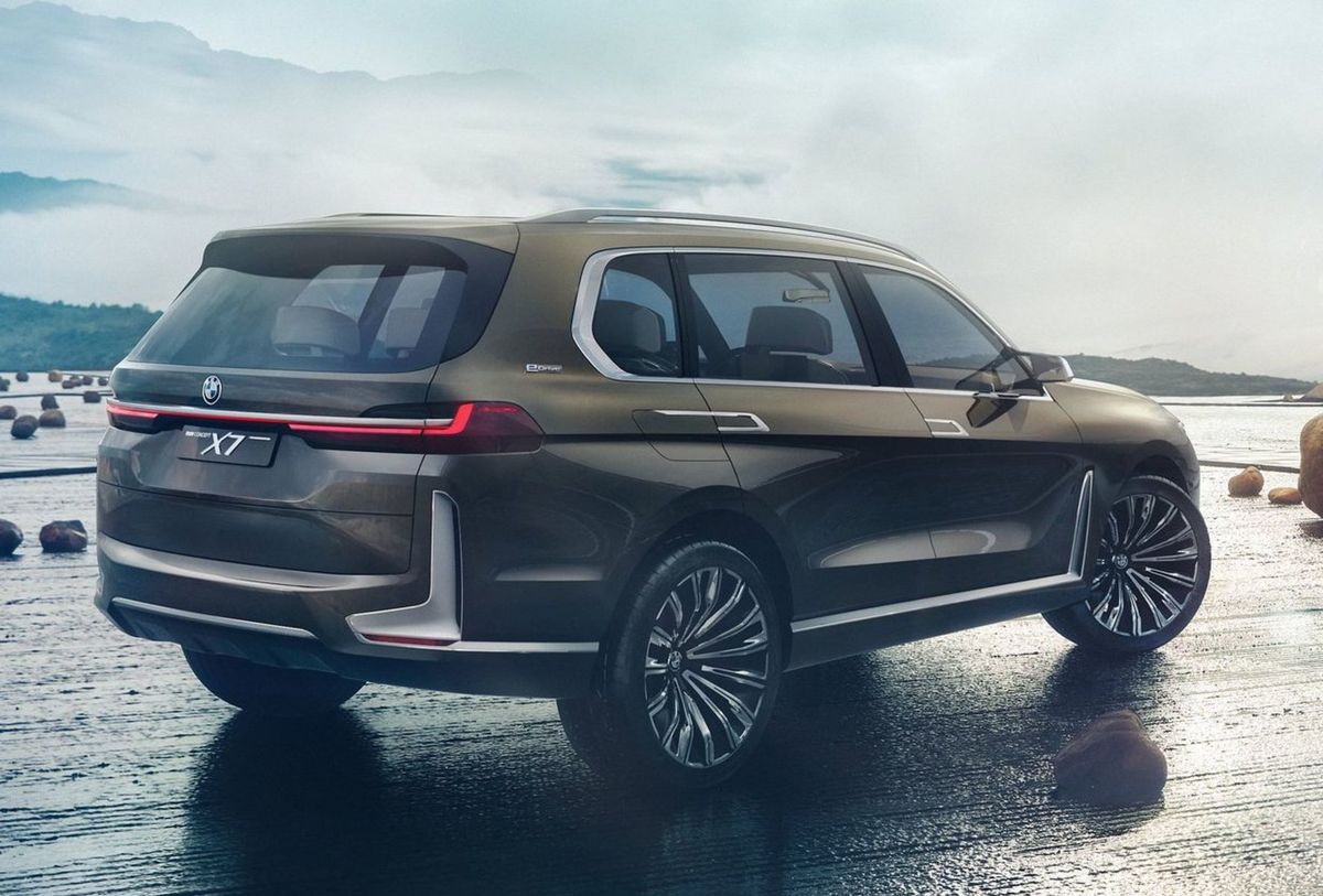 Z profilu zaujmú vertikálne hliníkové lišty a...