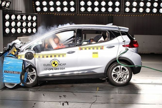 Elektrický Opel Ampera prišiel o hviezdičku z...