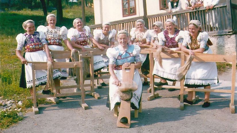 Spracovanie ľanu - Tŕnie.
