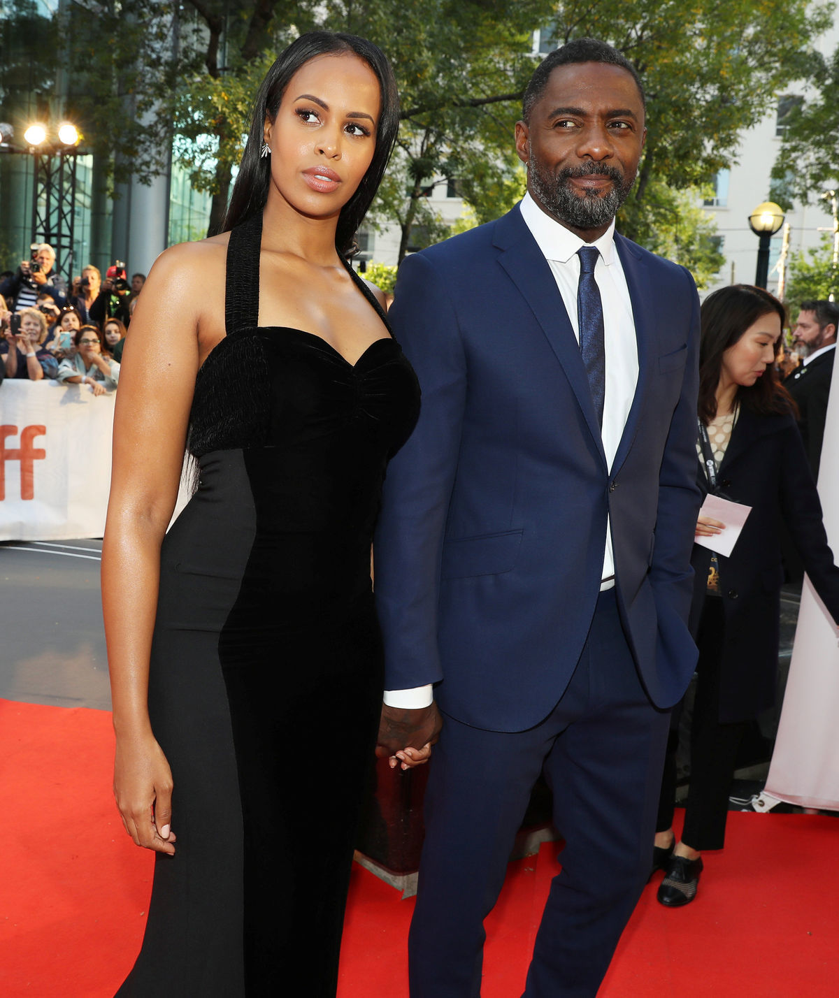 Idris Elba a jeho priateľka Sabrina Dhowre na...