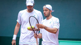 Štvorhru ovládli Poliaci, rozhodnú nedeľňajšie dvojhry