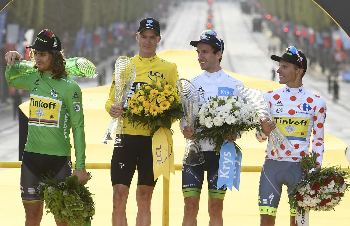 Peter Sagan (v zelenom drese) a Rafal Majka (v...