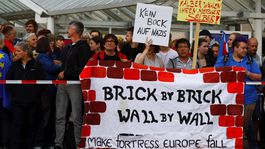 Nemeckí extrémisti sú terčom kritiky i satiry