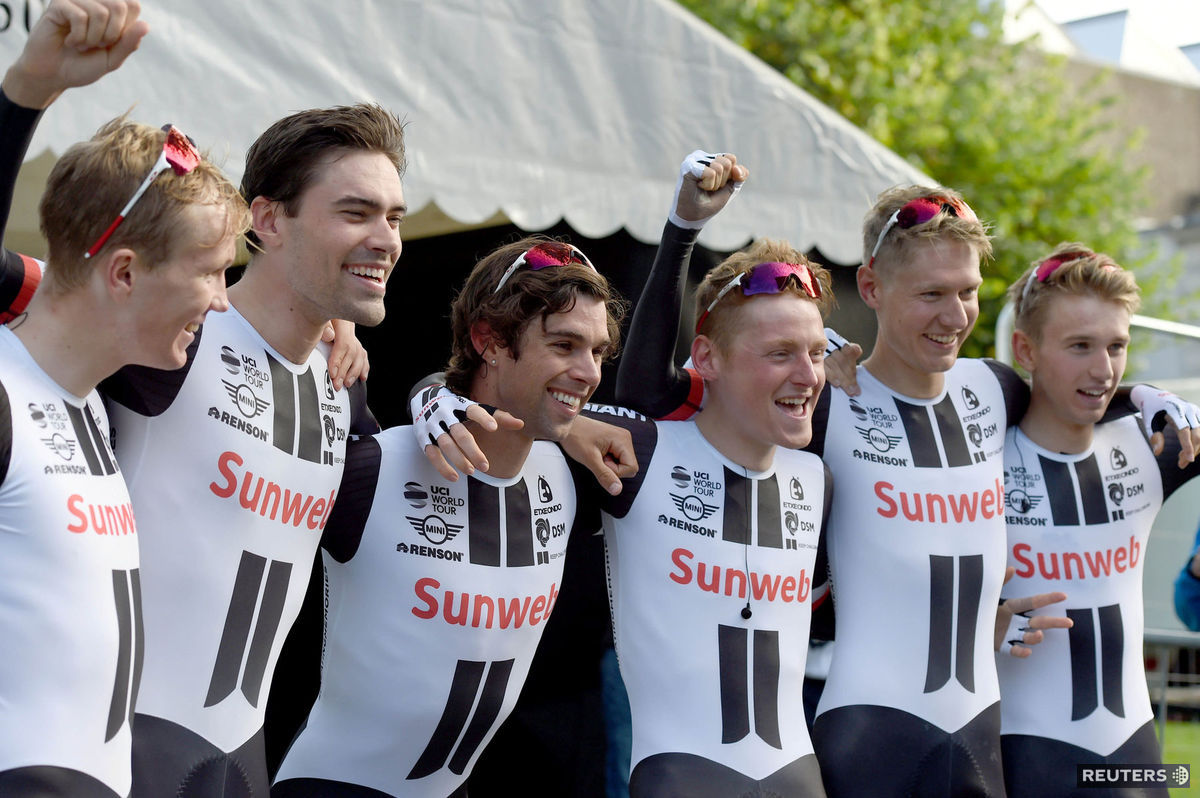 Víťazná zostava Sunwebu: Tom Dumoulin, Lennard...
