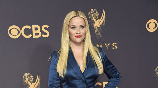 Herečka Reese Witherspoon v kreácii Stella...