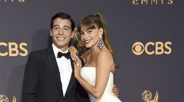 Mama so synom? Sexbomba Vergara vyzerá skôr ako jeho sestra