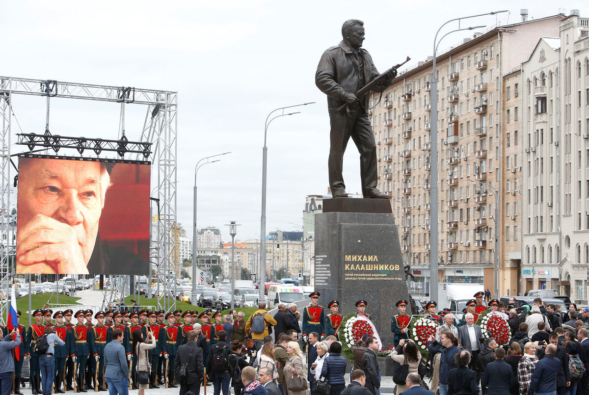 Socha, ktorú odhalili v Moskve Michailovi...