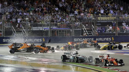 Fanúšik autenticky zachytil drámu v Singapure, Alonso vtipkoval na Instagrame