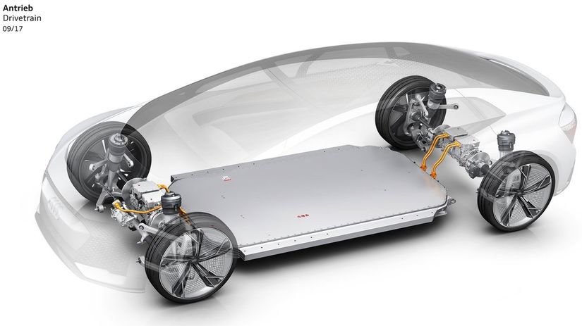 Pohon zabezpečujú štyri elektromotory s výkonom...