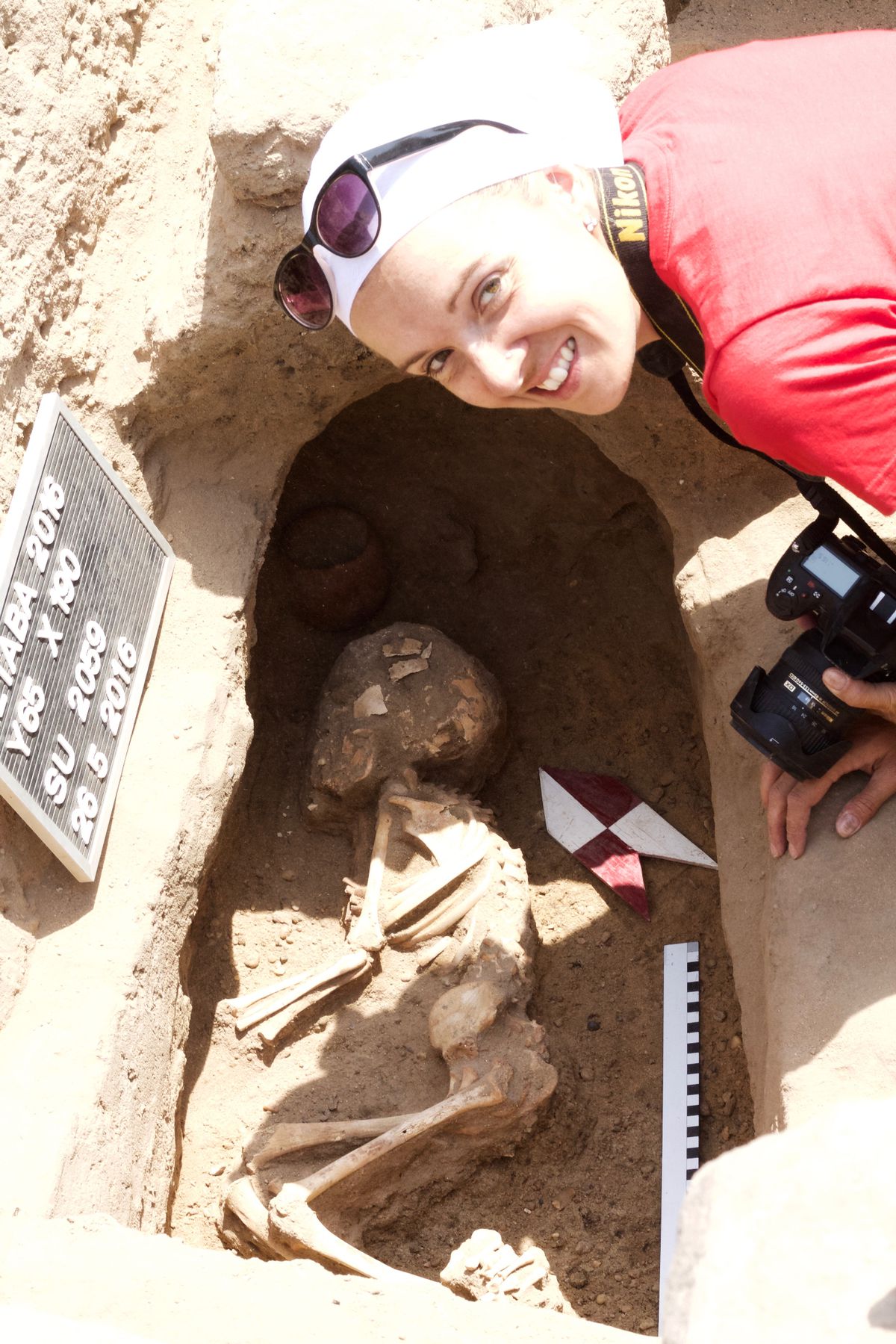 Pri dokumentovaní hyksóskeho hrobu.