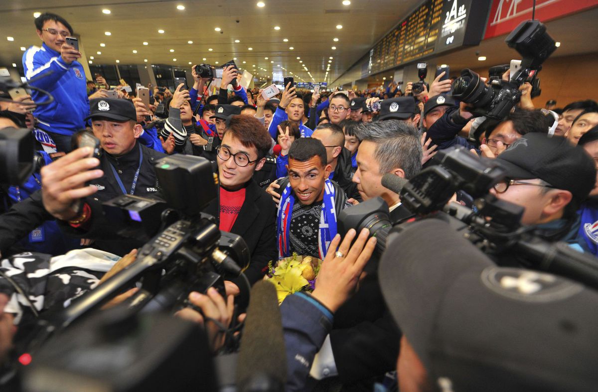 Carlos Tévez po príchode do Číny.