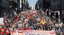 Francúzski politici schválili Macronovu pracovnú reformu