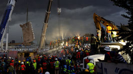 Zemetrasenie v Mexiku má 245 obetí, hľadanie pozostalých pokračuje