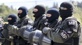 Na rakúsko-slovenských hraniciach hľadá migrantov armáda