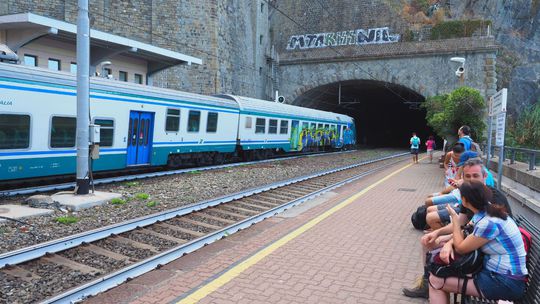 Vlaková linka spája všetkých päť miest.