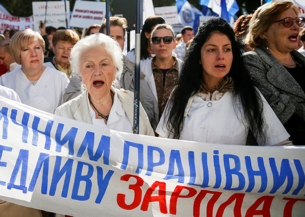 Ukrajinskí zdravotníci protestovali v uliciach...