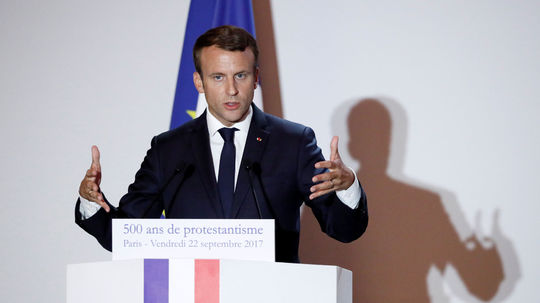 Prieskum: S politikou Macrona nie je spokojných 60 percent Francúzov