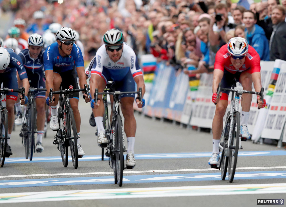 Peter Sagan zdoláva v cieli Nóra Alexandra...