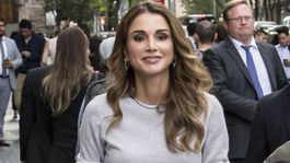 Nosí ho aj kráľovná z Jordánska! Aký doplnok si pýta jeseň? 