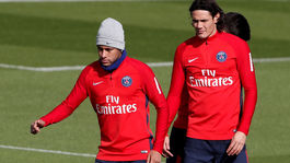 Cavanimu ponúkol šéf klubu milión, aby prenechal penalty Neymarovi. Odmietol