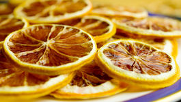 Sušené pomaranče nielen ako dekorácia. Použite ich do čaju i jedla