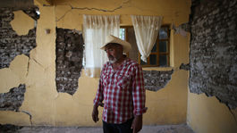 V Mexiku hrozí po zemetrasení pád stoviek budov