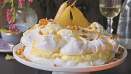 Pripravte si  Pavlovu tortu s hruškami! Lahodný tip blogerky