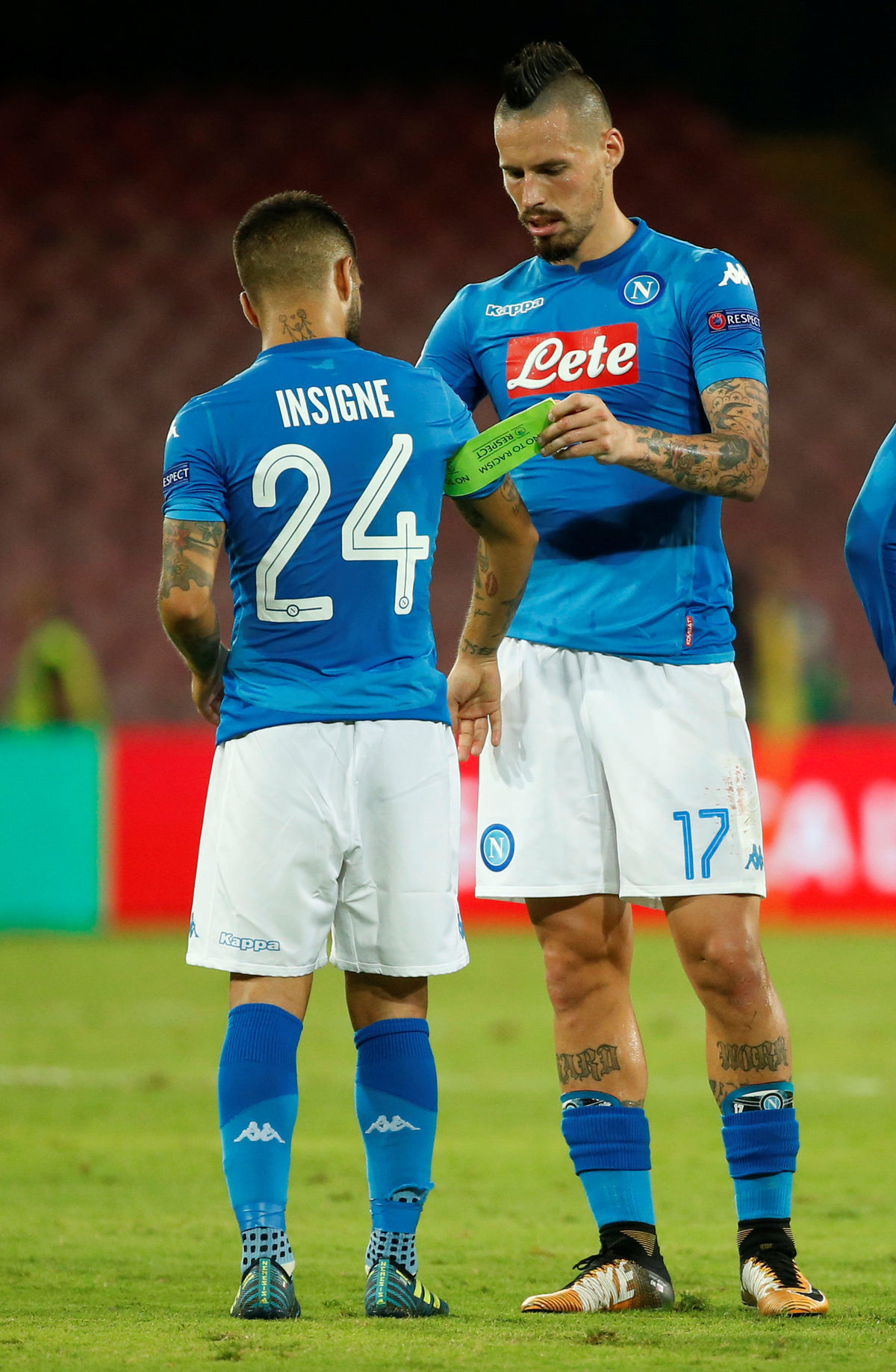 Marek Hamšík odovzdáva kapitánsku pásku...