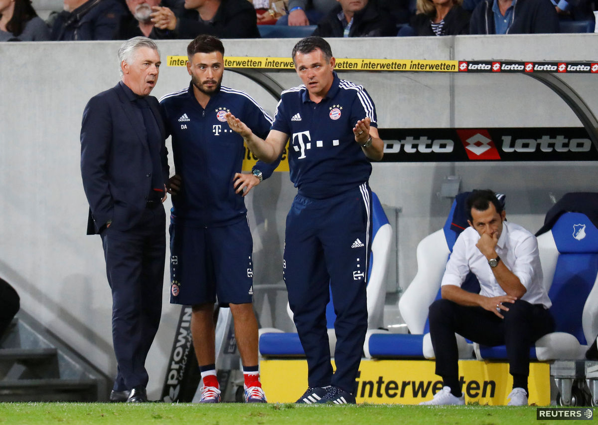 Zľava Carlo Ancelotti, Davide Ancelotti a Willy...