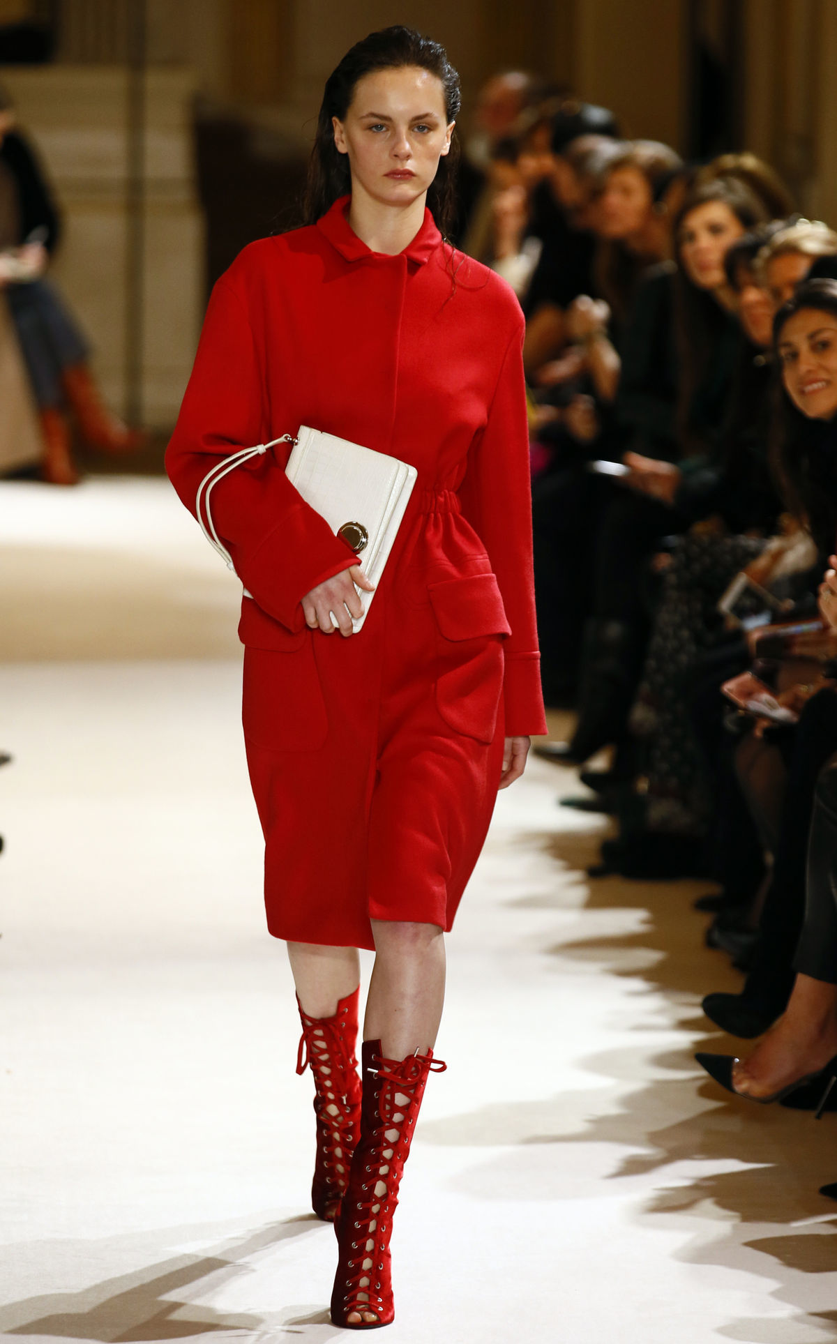Modelka v kreácii Giambattista Valli z kolekcie...