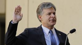 Novým šéfom FBI sa stal Christopher Wray, byť lojálny Trumpovi sa nechystá