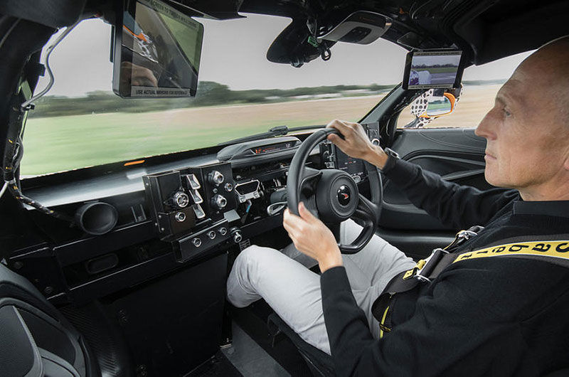 Interiér si vzal za vzor McLaren F1. Vodič bude...