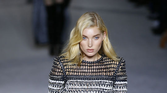 Modelka Elsa Hosk na prehliadke Balmain...