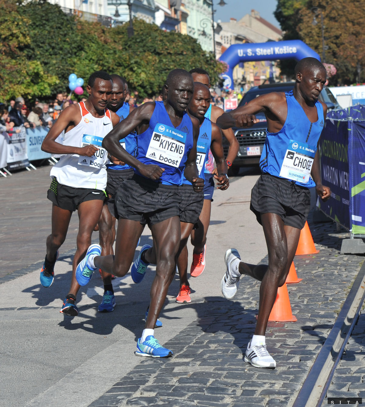 Fikre Assefa Robi z Etiópie, David Kiyeng,...