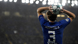 Zabil dievča, pripomenuli Alonsovi. Tottenham transparent odsúdil