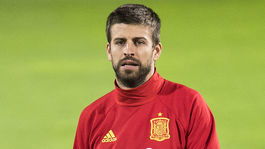 Piqué zasial katalánsky vietor. Teraz žne španielsku búrku