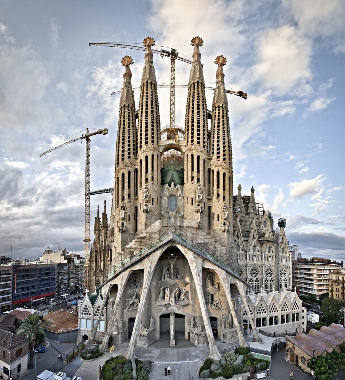 Bazilika Sagarada Familia v Barcelone. Bez...