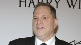 Producenta Weinsteina, ktorý obťažoval ženy, vyhodila vlastná firma
