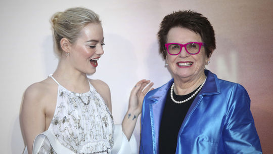 Herečka Emma Stone (vľavo) a tenisová hráčka...