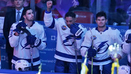 Aj v NHL sa už našiel rebel. Trumpovi ukázal zaťatú päsť J. T. Brown z Tampy 