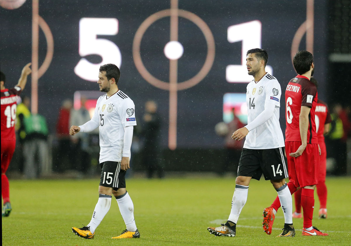 Amin Younes a Emre Can (vpravo) po víťazstve...