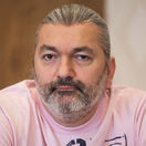 Spevák Daniel Hůlka na archívnom zábere.