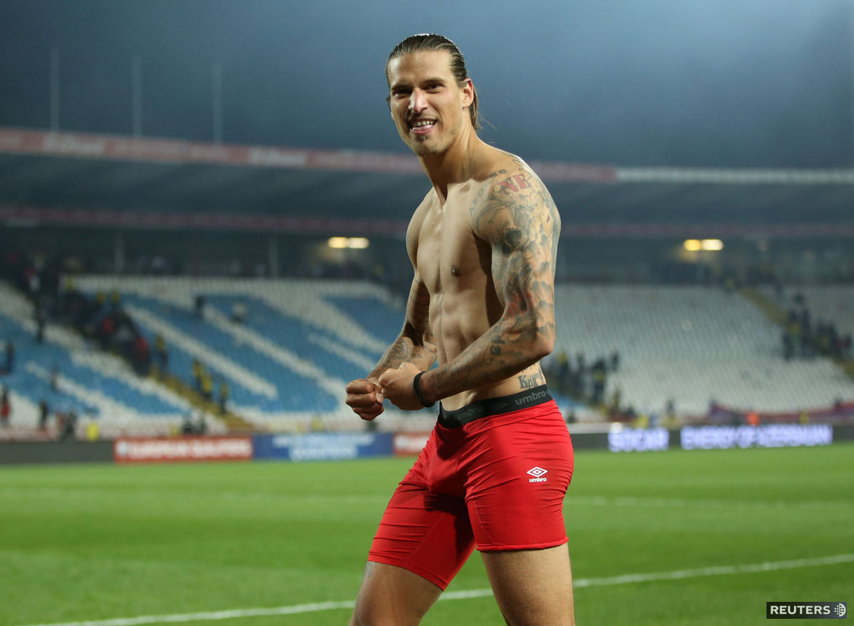 Aleksandar Prijovič oslavuje postup Srbska na MS.