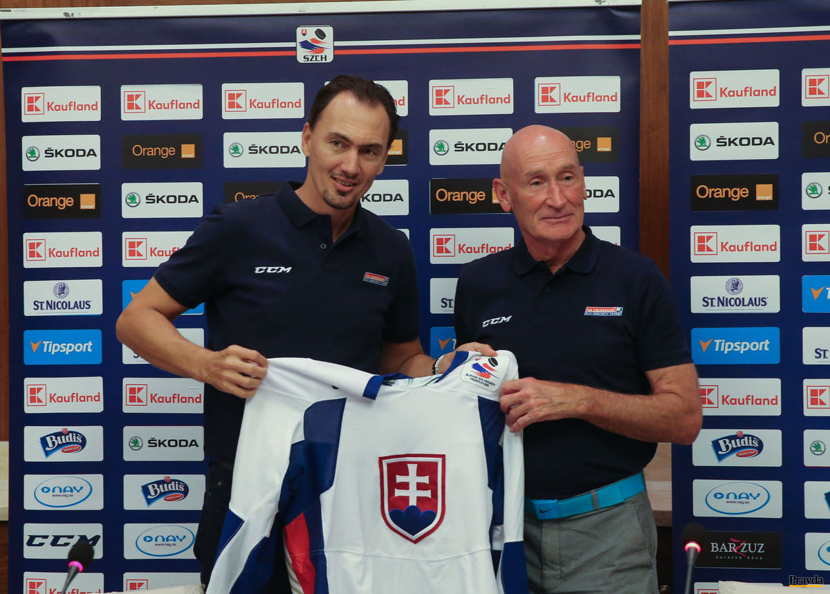 Miroslav Šatan a kouč SR Craig Ramsay.