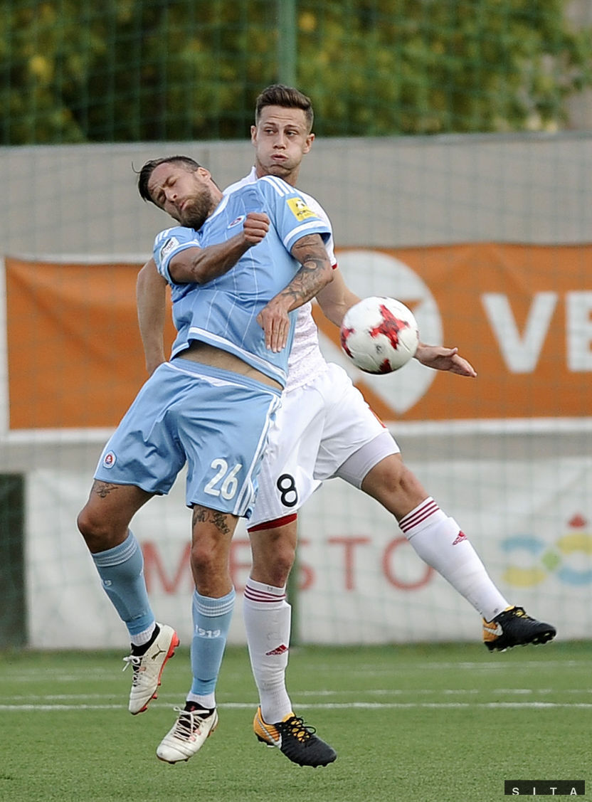 Jakub Mareš zo Slovana (v popredí).
