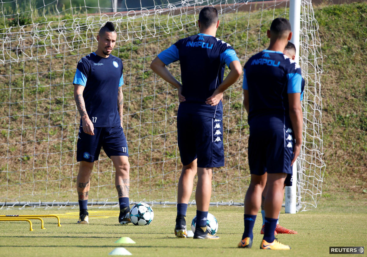 Marek Hamšík so spoluhráčmi z Neapola na...