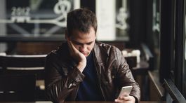 Podvodníci zarábajú na podozrivých číslach