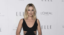 Herečka Margot Robbie prišla v kreácii Calvin Klein. 
